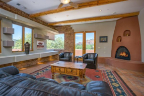 Majestic Sedona Stunner boasts Glorious Red Rock Mt. Views - Exquisite Decor